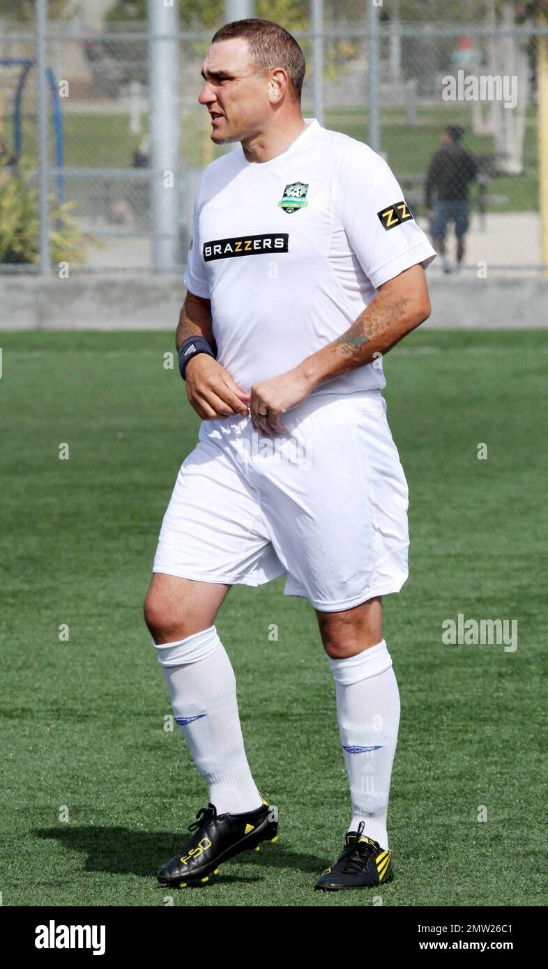 El ex futbolista profesional y actor Vinnie Jones, de 46 años, disfruta de su domingo en un