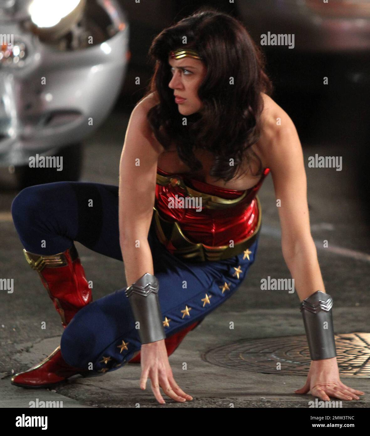 Adrianne Palicki se pone a trabajar en el set de Wonder Woman