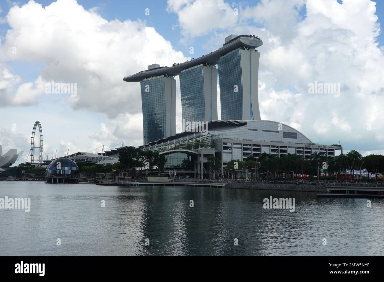 Marina Bay Sands Hotel, Bayfront Avenue, Marina Bay, Singapur Sudeste Asiático. Foto de stock