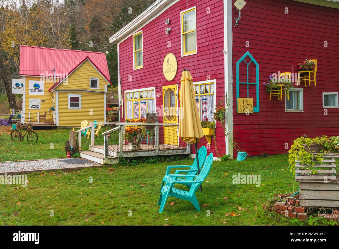 Tiendas y tiendas en el pueblo pesquero de St. Martins, New Brunswick, Canadá. Foto de stock