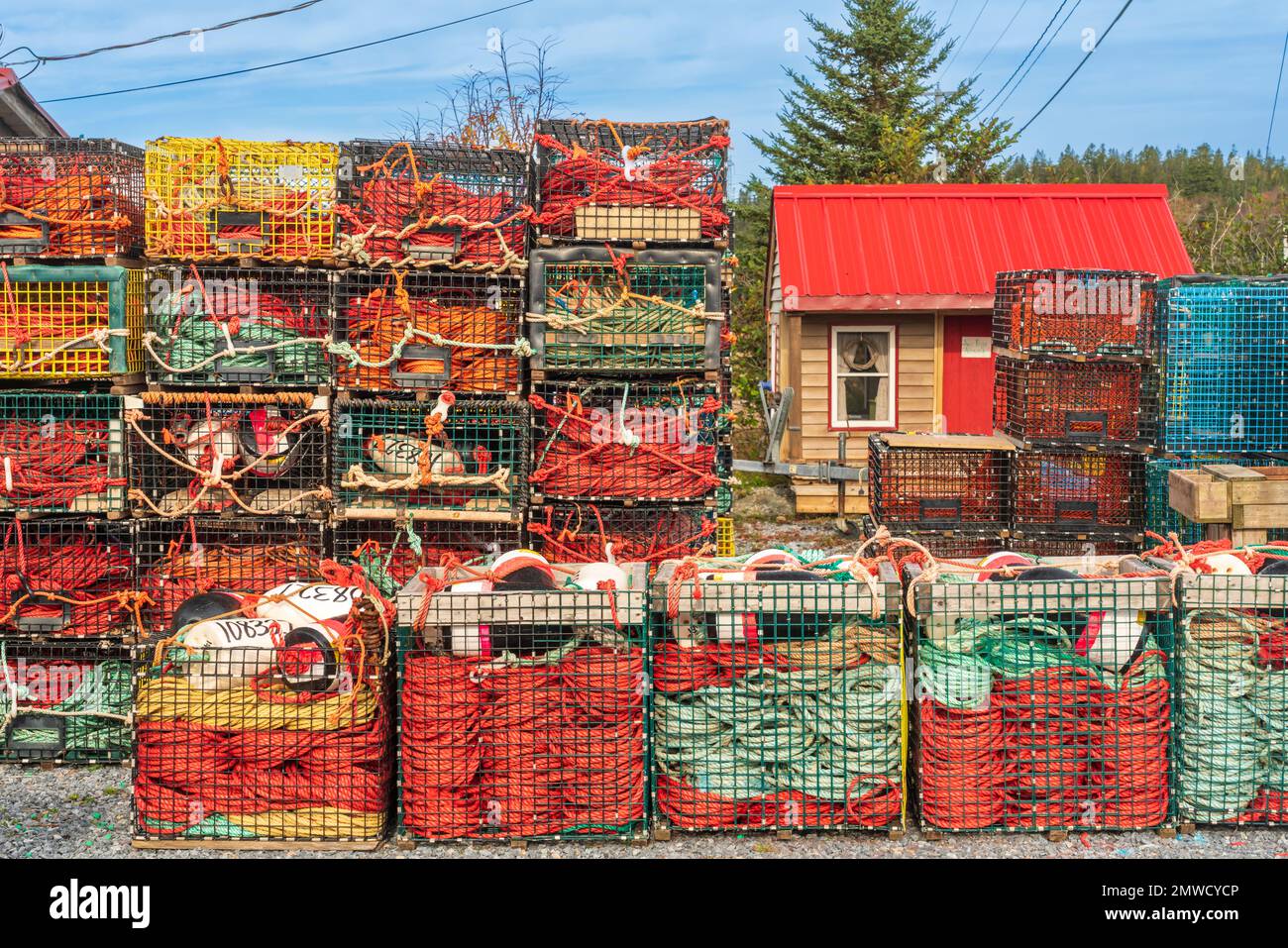 Almacenamiento fuera de temporada de trampas de langosta cerca de Dipper Harbour, New Brunswick, Canadá. Foto de stock