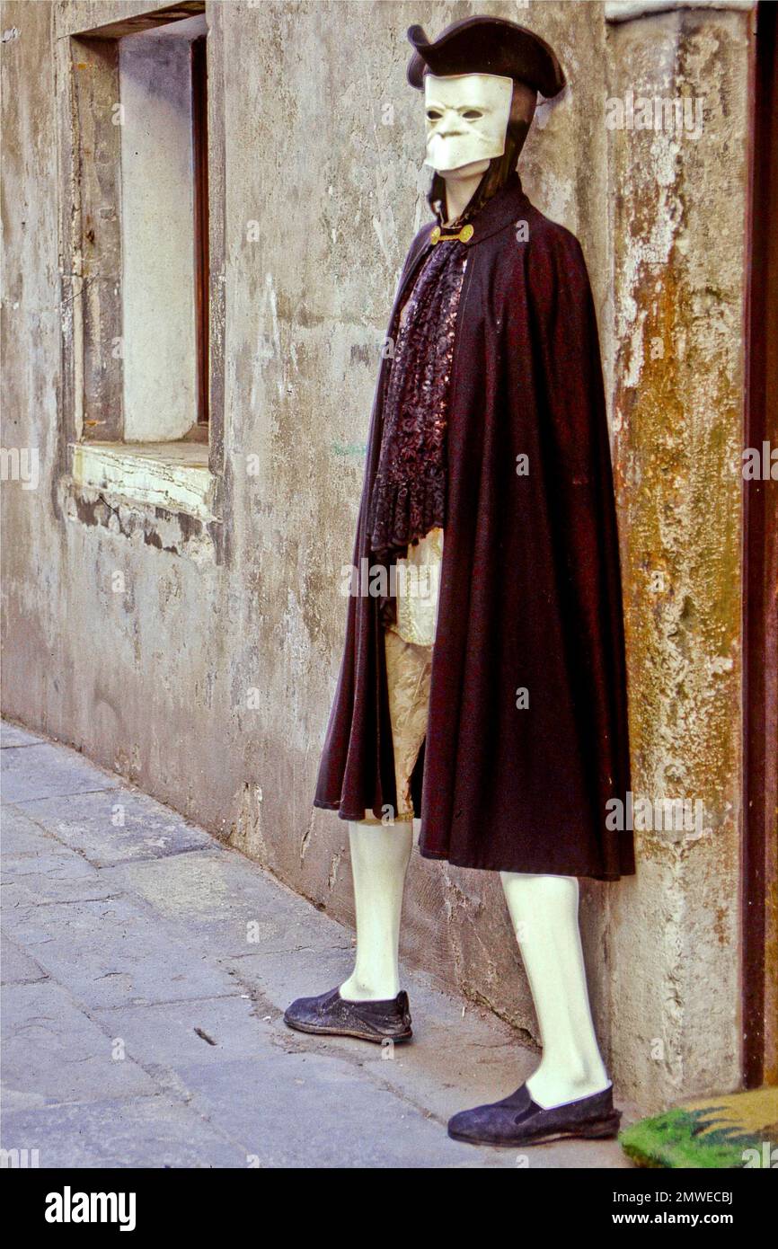 Máscara de Bauta, también conocida como máscara de Casanova, Venecia, ciudad de la laguna, Véneto, Italia, Venecia, Véneto, Italia Foto de stock