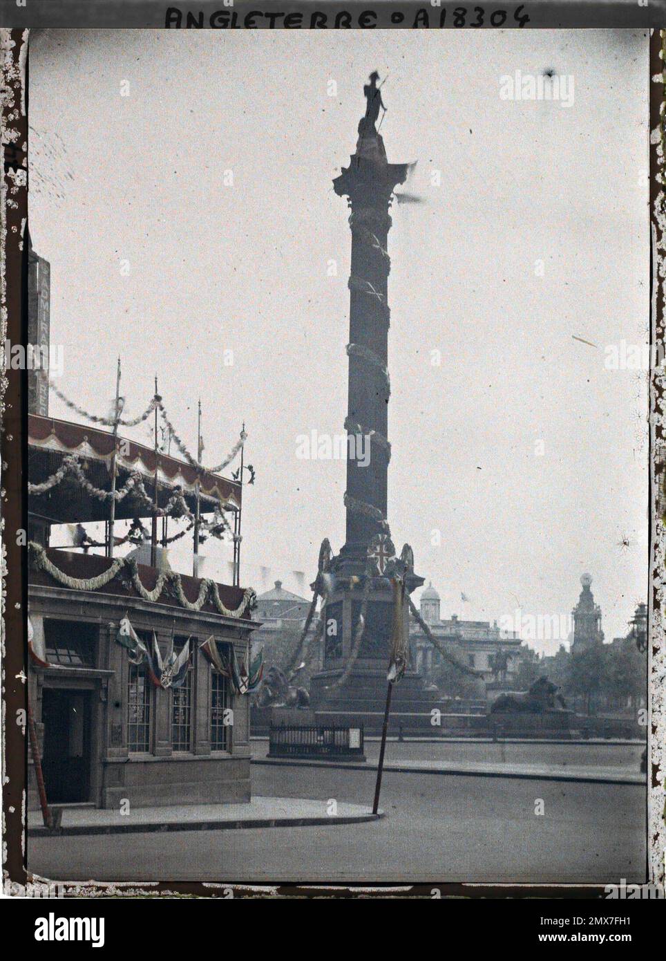 Londres, Inglaterra Columna de Nelson en Trafalgar Square , 1919 - Inglaterra - Fernand Cuville - (julio 18-23) Foto de stock