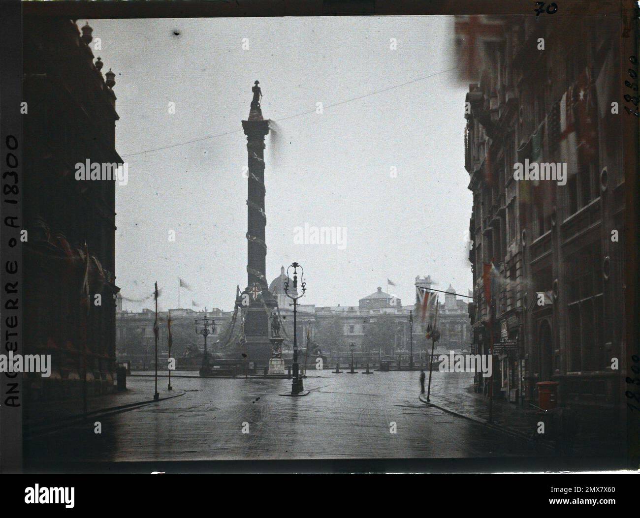Londres, Inglaterra Columna de Nelson en Trafalgar Square , 1919 - Inglaterra - Fernand Cuville - (julio 18-23) Foto de stock
