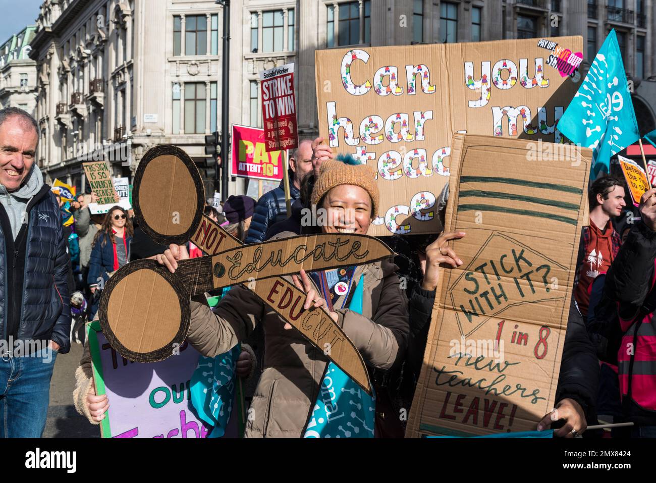 Protesta contra los recortes en la educación, maestros y funcionarios se unen a la huelga masiva en el 'miércoles de huelga', Londres, Reino Unido. 01/02/2023 Foto de stock