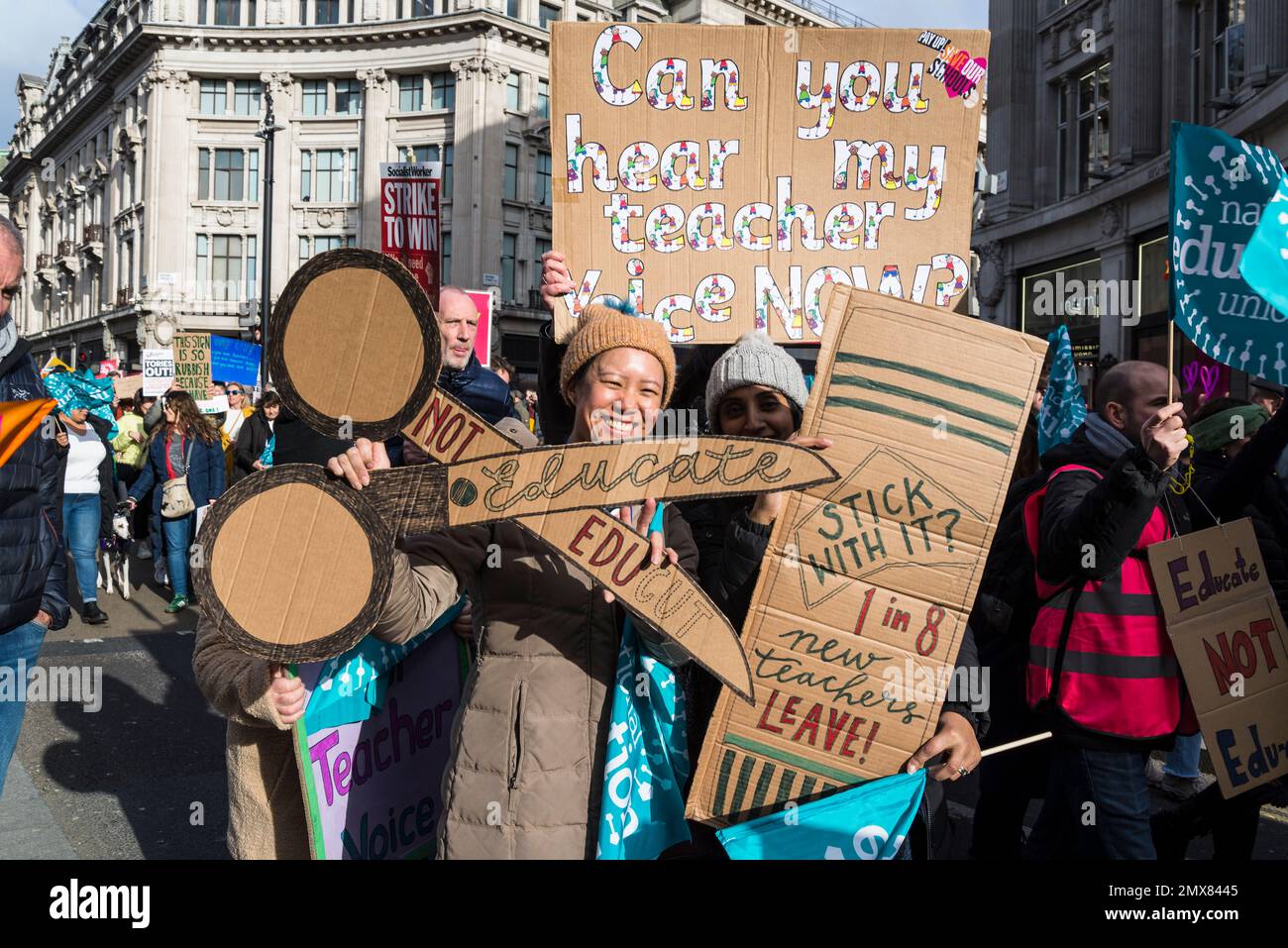 Protesta contra los recortes en la educación, maestros y funcionarios se unen a la huelga masiva en el 'miércoles de huelga', Londres, Reino Unido. 01/02/2023 Foto de stock