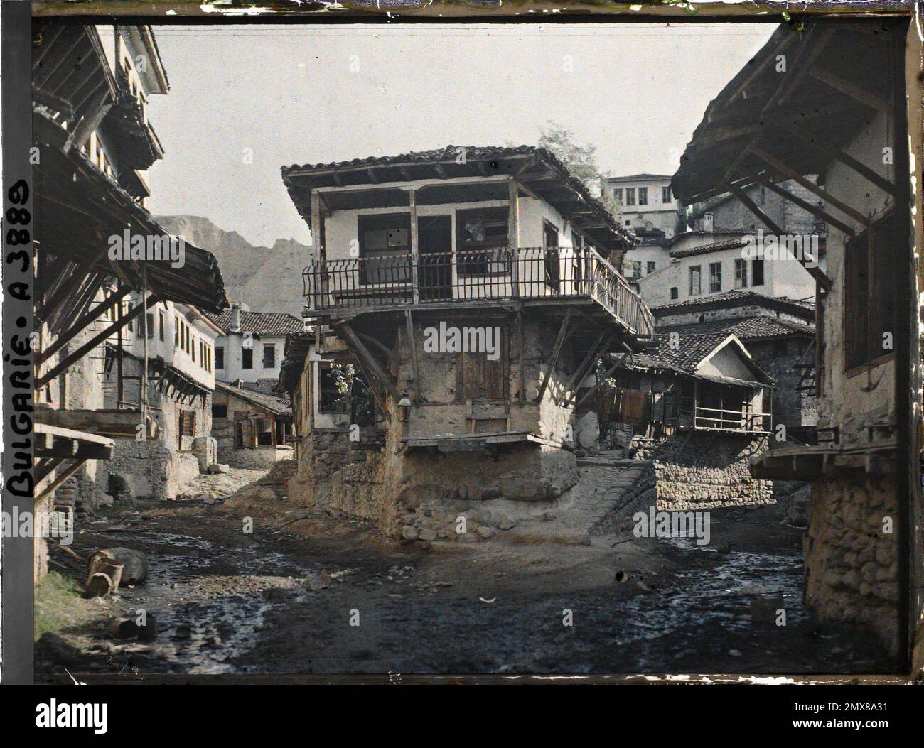 Melnik, Bulgaria Rue de Terre de arcilla bordeada por casas en pisos , 1913  - Balcanes, Grecia, Bulgaria - Stéphane Passet - (agosto de 30 - octubre de  21) (francés - Melnik ,