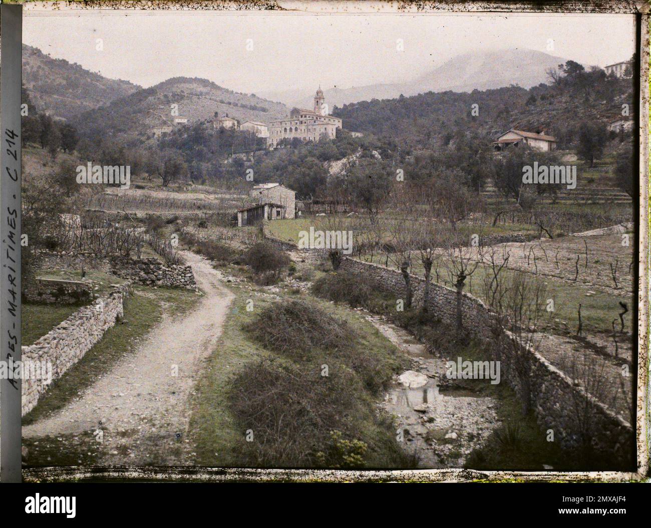 La Trinité, Alpes Marítimos, Francia vista desde el Monasterio de Notre
