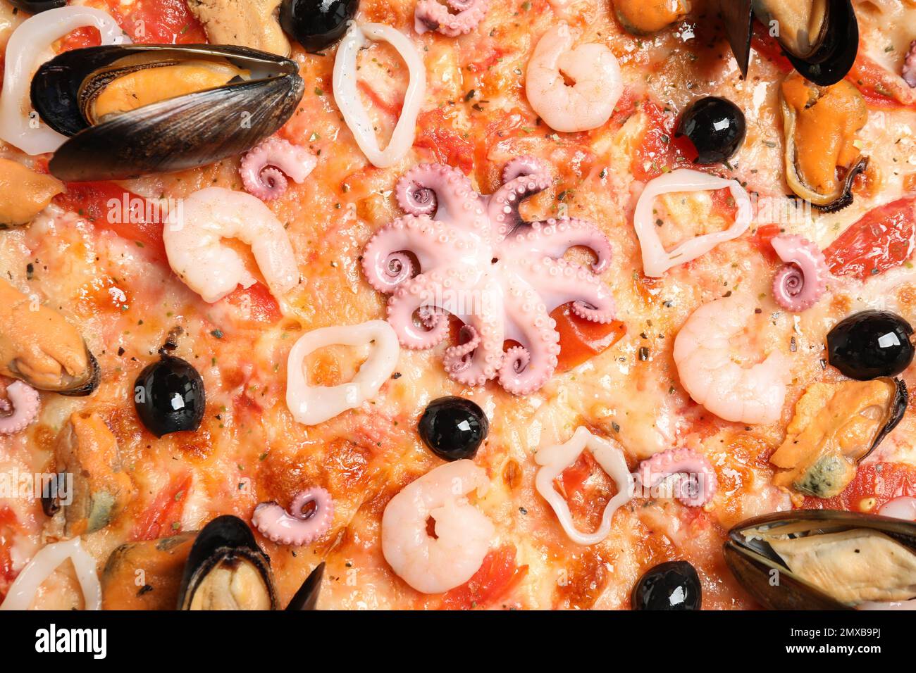 Deliciosa pizza de mariscos como fondo, vista de primer plano Fotografía de  stock - Alamy