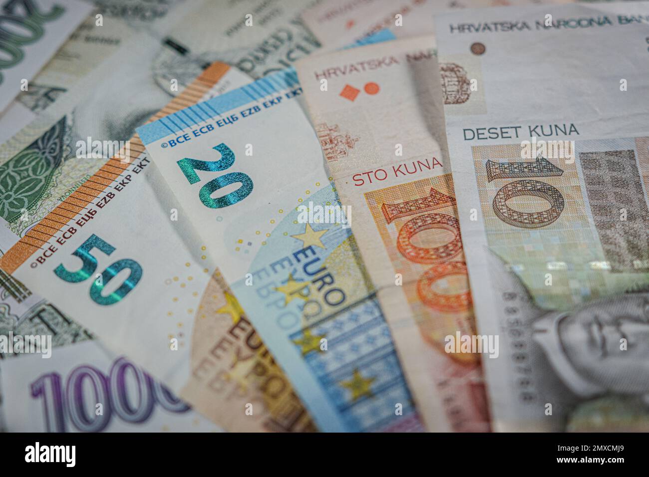 Billetes de euro y corona checa y kuna croata de diferente valor, en Praga,  República Checa, 30 de enero de 2023. (Foto CTK/Martin Macak Gregor  Fotografía de stock - Alamy