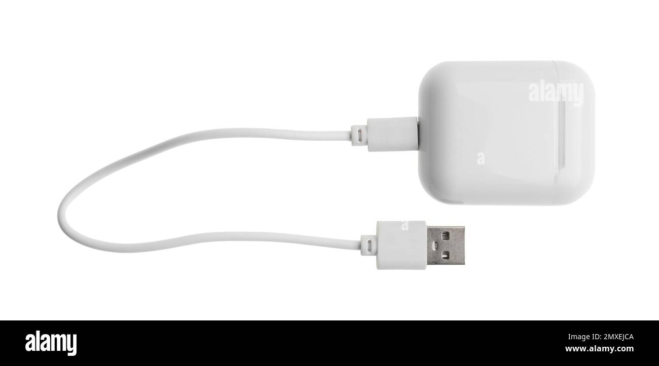 Cable de carga USB y funda para auriculares inalámbricos sobre fondo  blanco. Tecnología moderna Fotografía de stock - Alamy