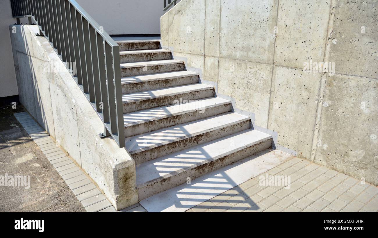 Foto: Barandilla y Escaleras Minimalistas con Acabado a Imprimación. de  Metalygomez #1475036 - Habitissimo