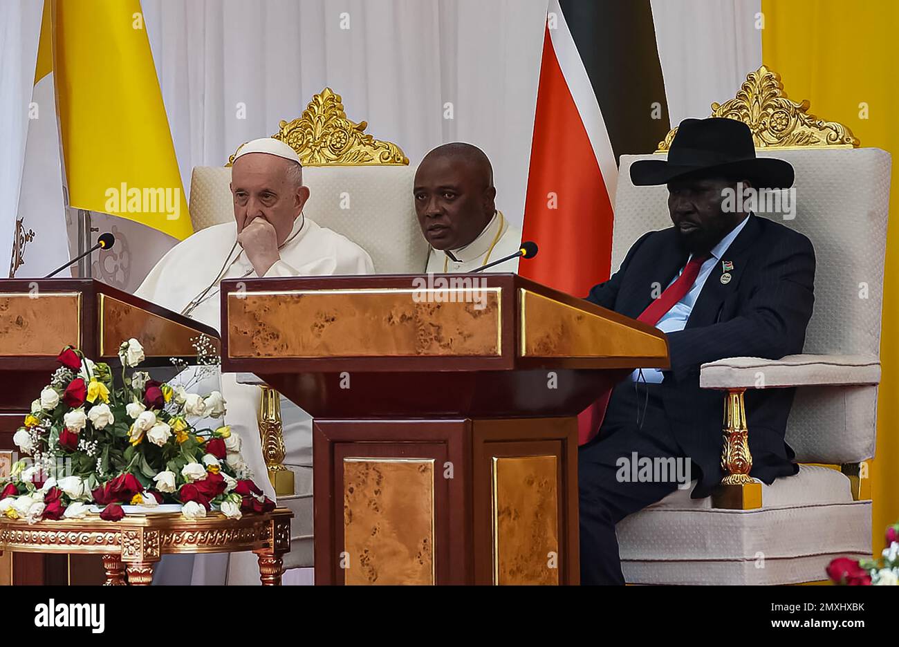 Juba, Sudán del Sur. 03rd de febrero de 2023. El presidente de Sudán del Sur, Salva Kiir Mayardit (D), se reúne con el Papa Francisco (I) en el Palacio Presidencial de Juba, Sudán del Sur, el 03 de febrero de 2023. Foto de la Oficina de Prensa de la Presidencia de Sudán del Sur /Crédito UPI: UPI/Alamy Live News Foto de stock