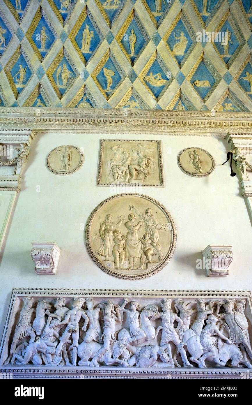 La Camera del Sole e della Luna en el Palazzo Te en Mantua Italia Foto de stock