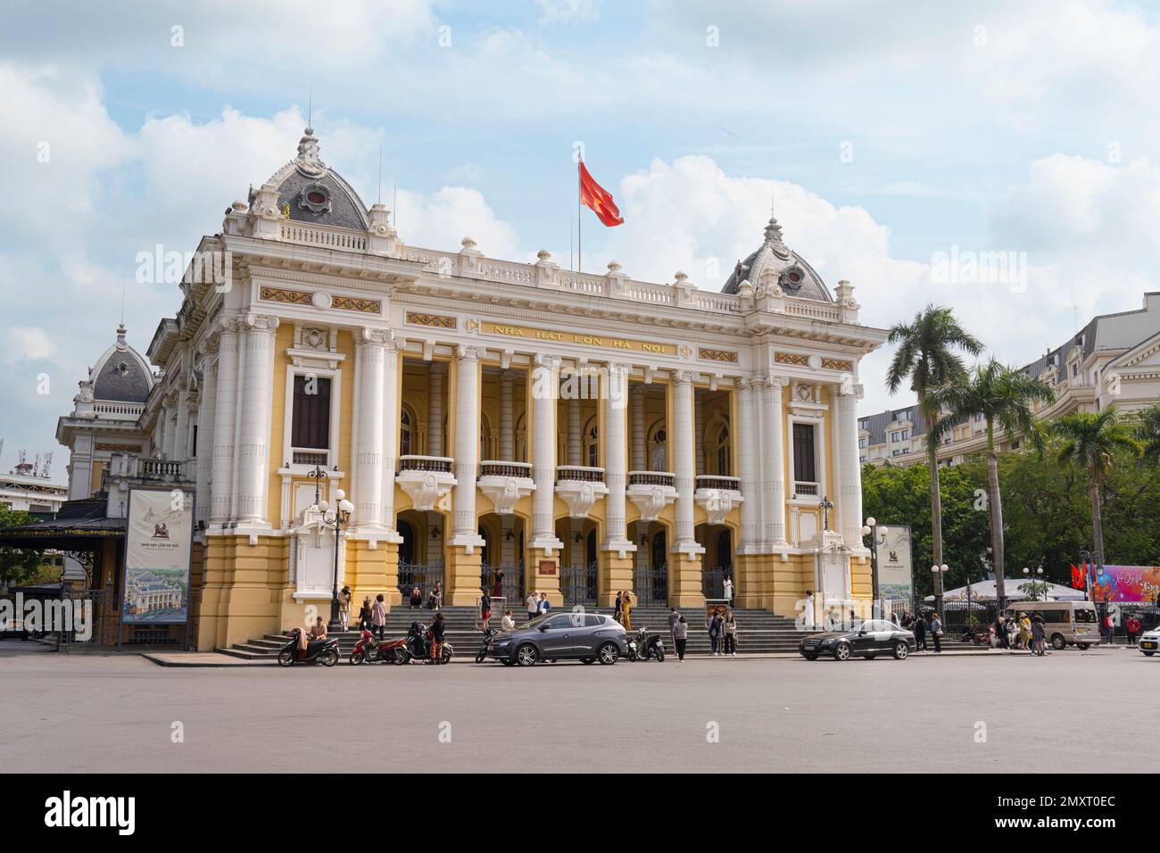 Hanoi, Vietnam, enero de 2023. Teatro de la Ópera de Hanoi. Suntuoso teatro 1911 que acoge conciertos de música clásica, espectáculos de danza y ópera. Foto de stock