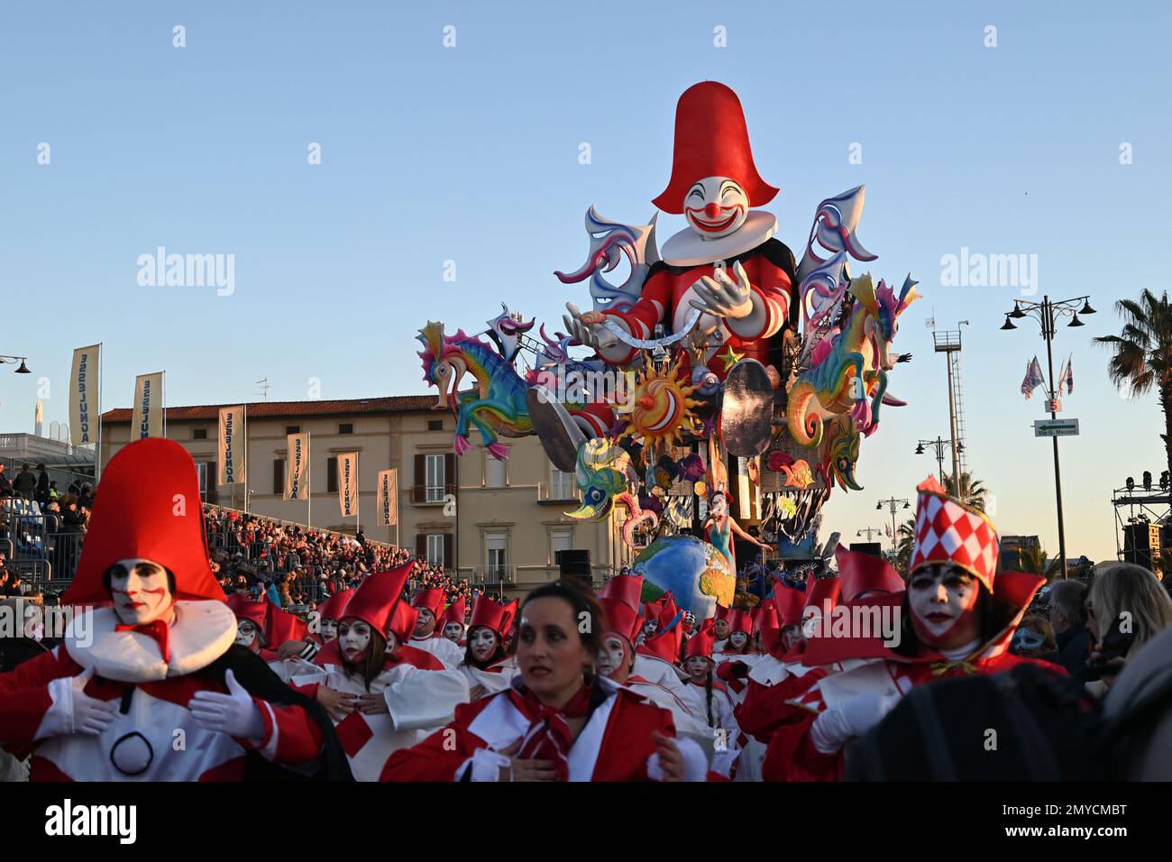 viareggio (italia) febrero 05-2023 ciento cincuenta carrozas de carnaval Foto de stock