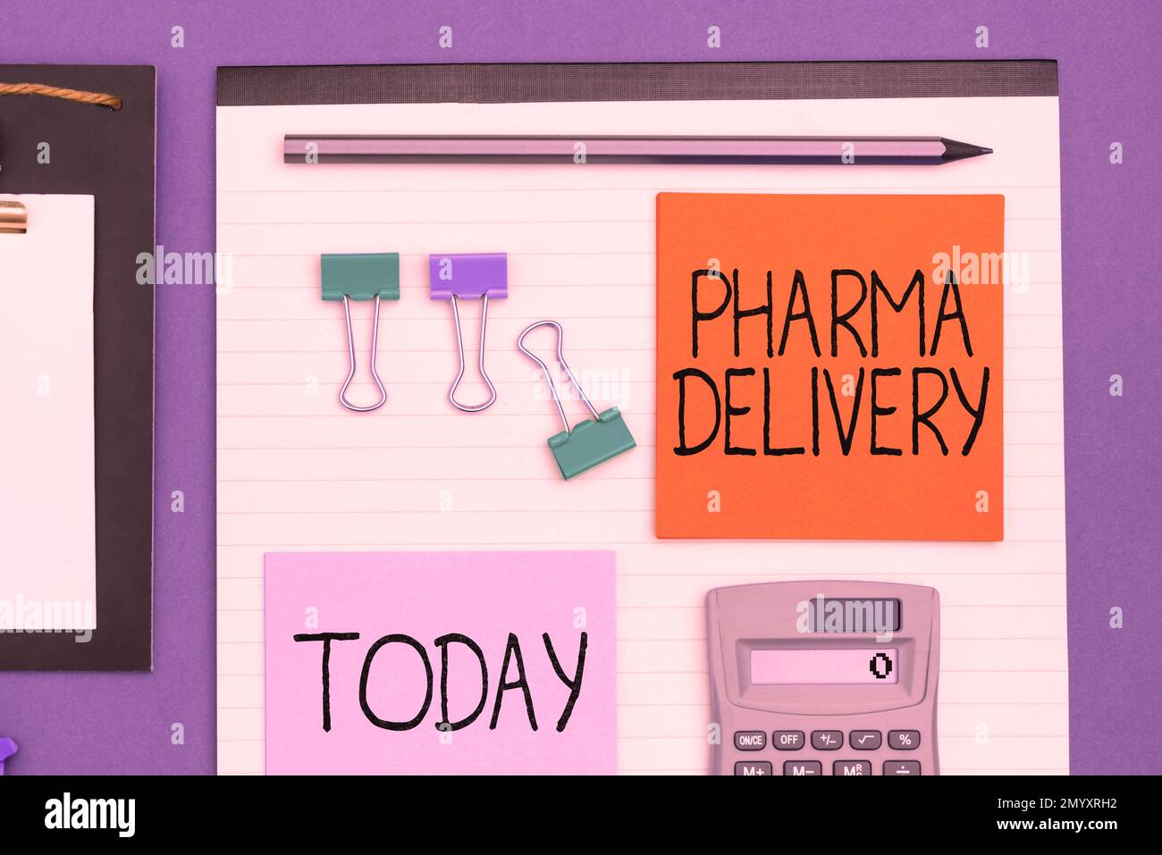 Señal de texto que muestra Pharma Delivery. Concepto Significado Obtener  sus recetas por correo directamente desde la farmacia Fotografía de stock -  Alamy