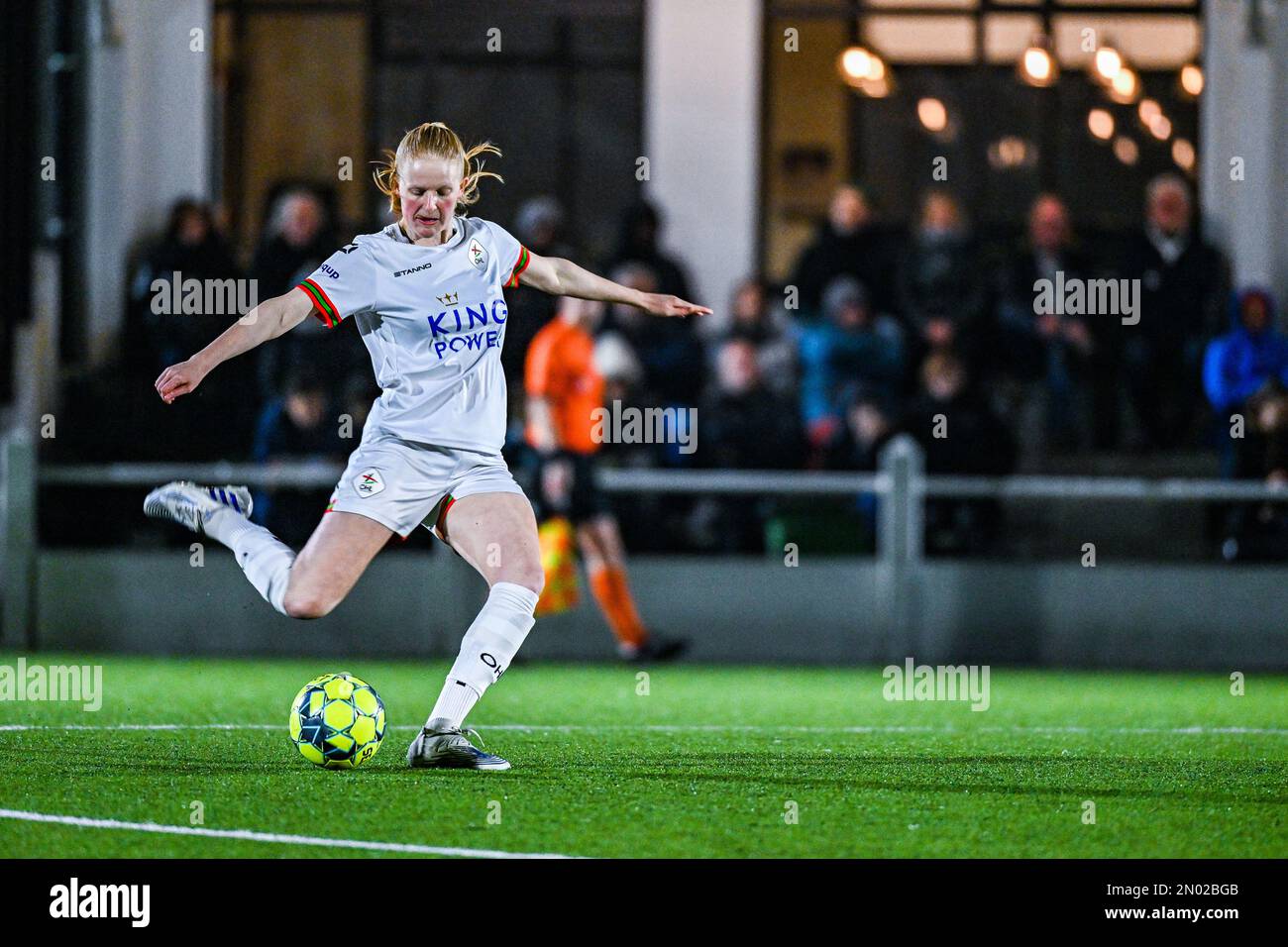 Linde Veefkind (25) de OHL en la foto durante un partido de fútbol