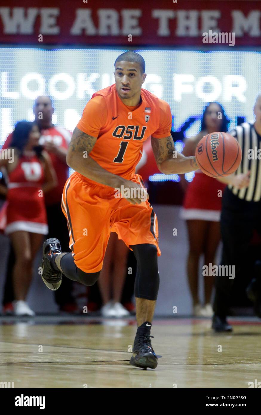 Oregon State guard Gary Payton II (1) brings the ball up court during