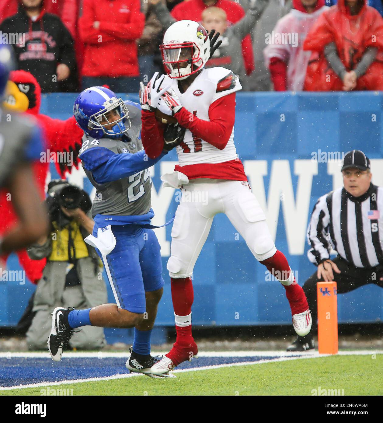 Louisville wide receiver James Quick catches a 35yard touchdown pass