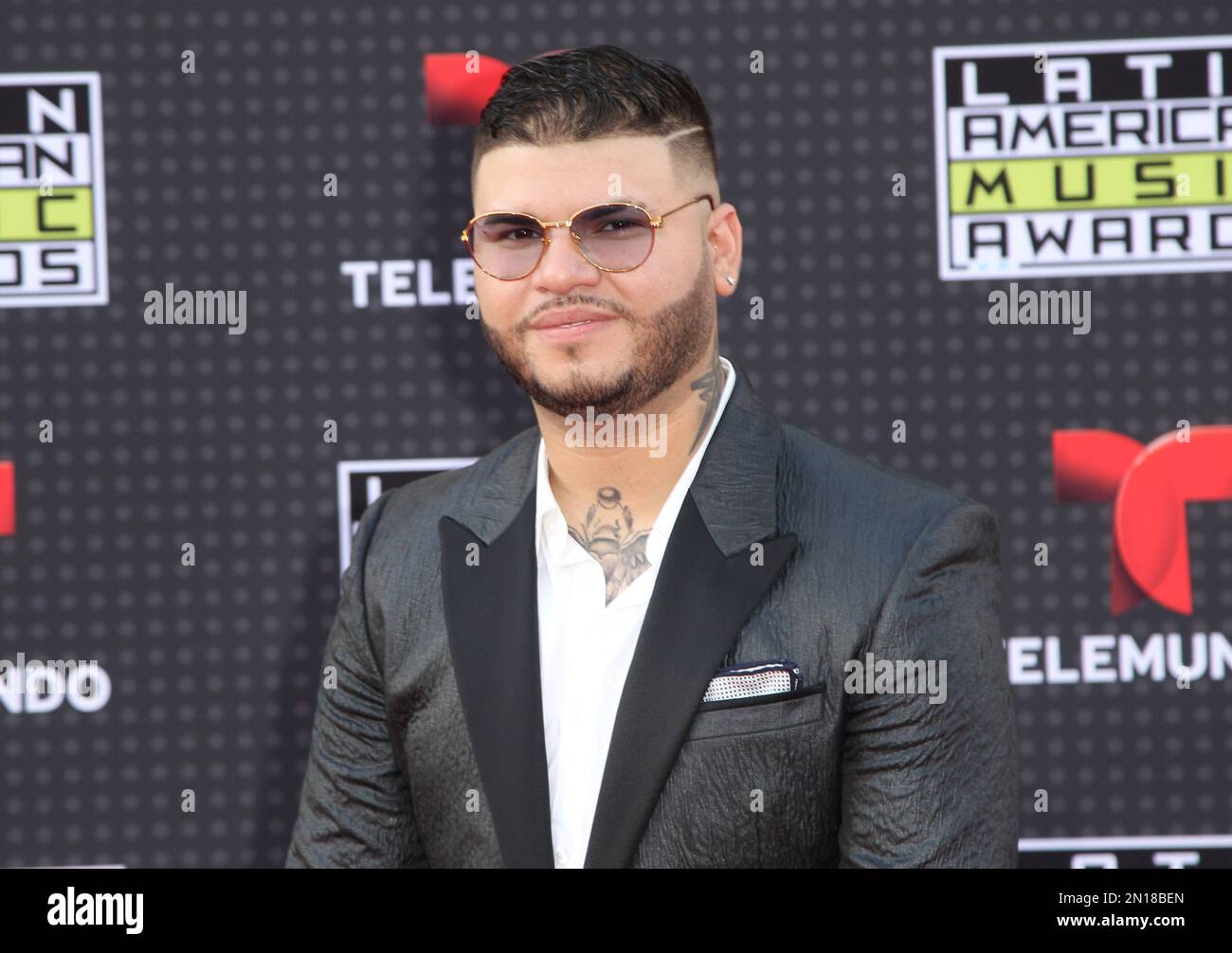 Farruko arrives at the Latin American Music Awards at the Dolby Theatre on  Thursday, Oct. 8, 2015, in Los Angeles. (Photo by Paul A.  Hebert/Invision/AP Fotografía de stock - Alamy