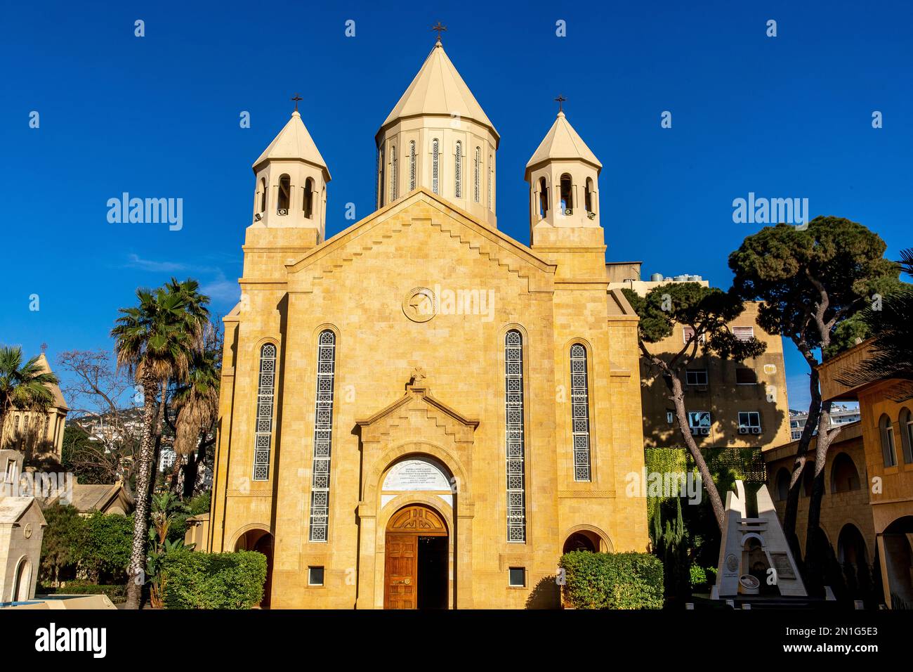 Catedral, catolicosado armenio de la Gran Casa de Cilicia, Antelias, Líbano, Oriente Medio Foto de stock