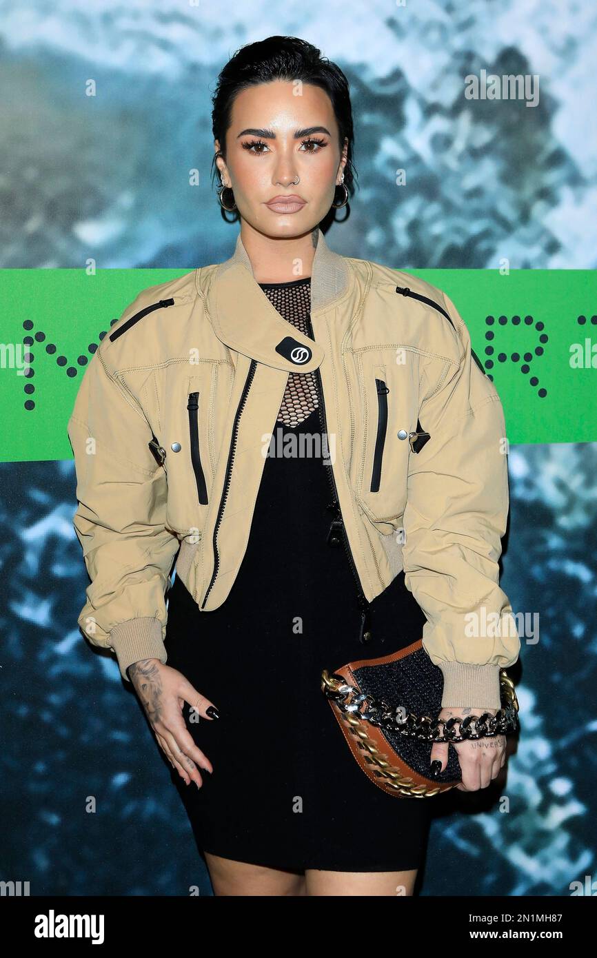 ceja Jirafa Naturaleza Demi Lovato en la fiesta Stella McCartney X Adidas en el estudio de  grabación Henson el 2 de febrero de 2023 en Los Ángeles, CA (Foto de  Katrina Jordan/Sipa USA Fotografía de