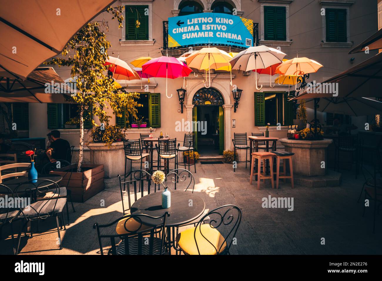 Restaurante casa de piedra fotografías e imágenes de alta resolución - Alamy