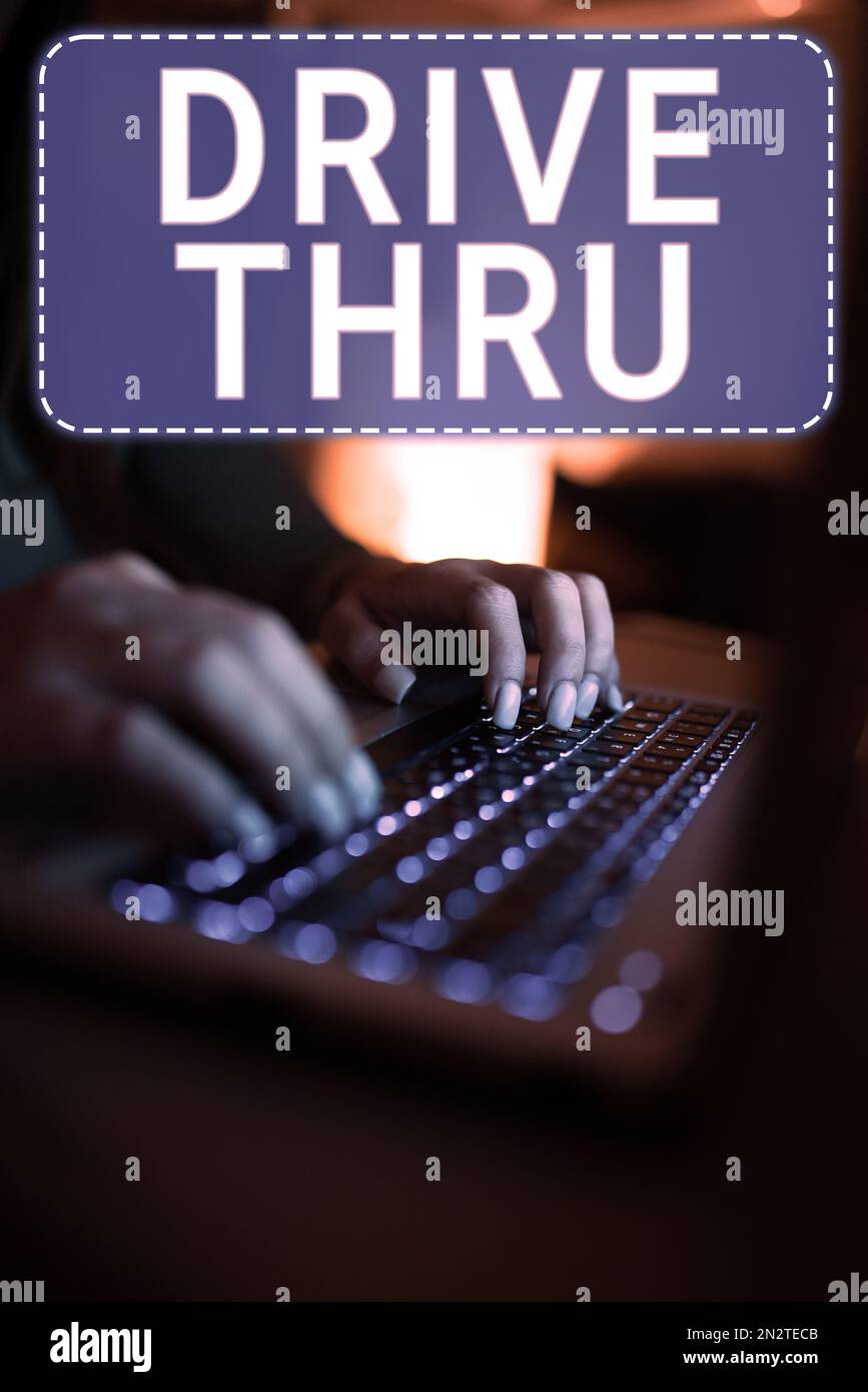 Inspiración que muestra el signo Drive Thru, concepto que significa lugar donde se puede obtener Inspiración que muestra el signo Drive Thru, concepto que significa lugar donde se puede obtener