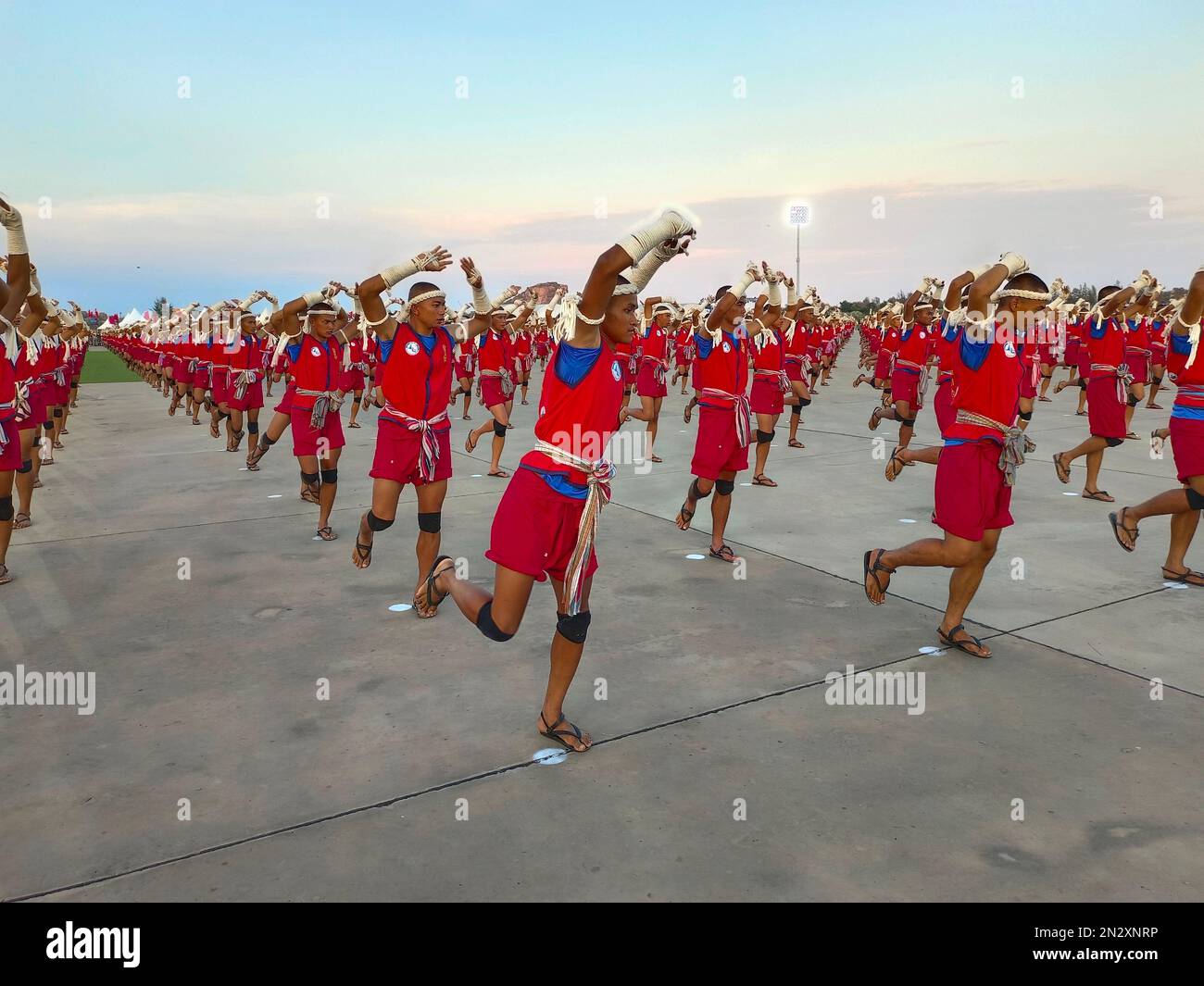 Nuevo récord mundial Guinness para el mayor número de combatientes de Muay Thai reunidos en un lugar, Ratchabhakti Park, Hua Hin, Tailandia Foto de stock
