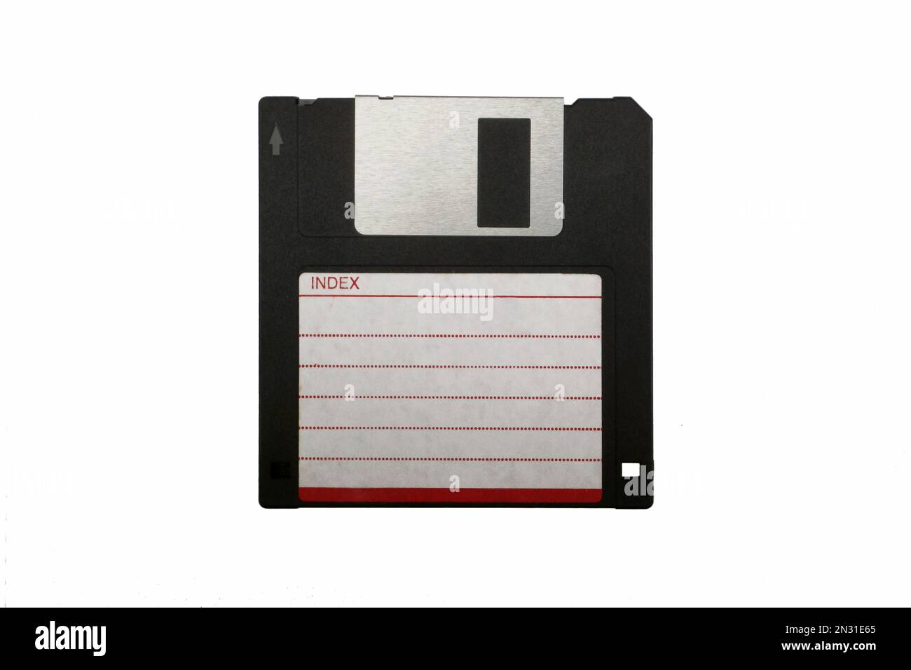 Foto de estudio de un disquete de los años noventa aislado sobre un fondo blanco. Foto de stock