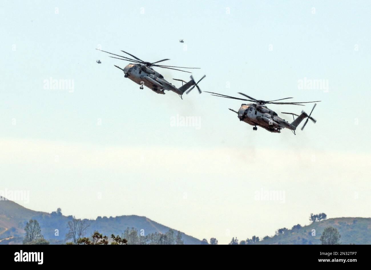 13th Helicópteros de la Unidad Expedicionaria de la Marina en un ejercicio de entrenamiento militar en pista de aterrizaje de tierra, Fort Hunter Liggett, CA. Foto de stock