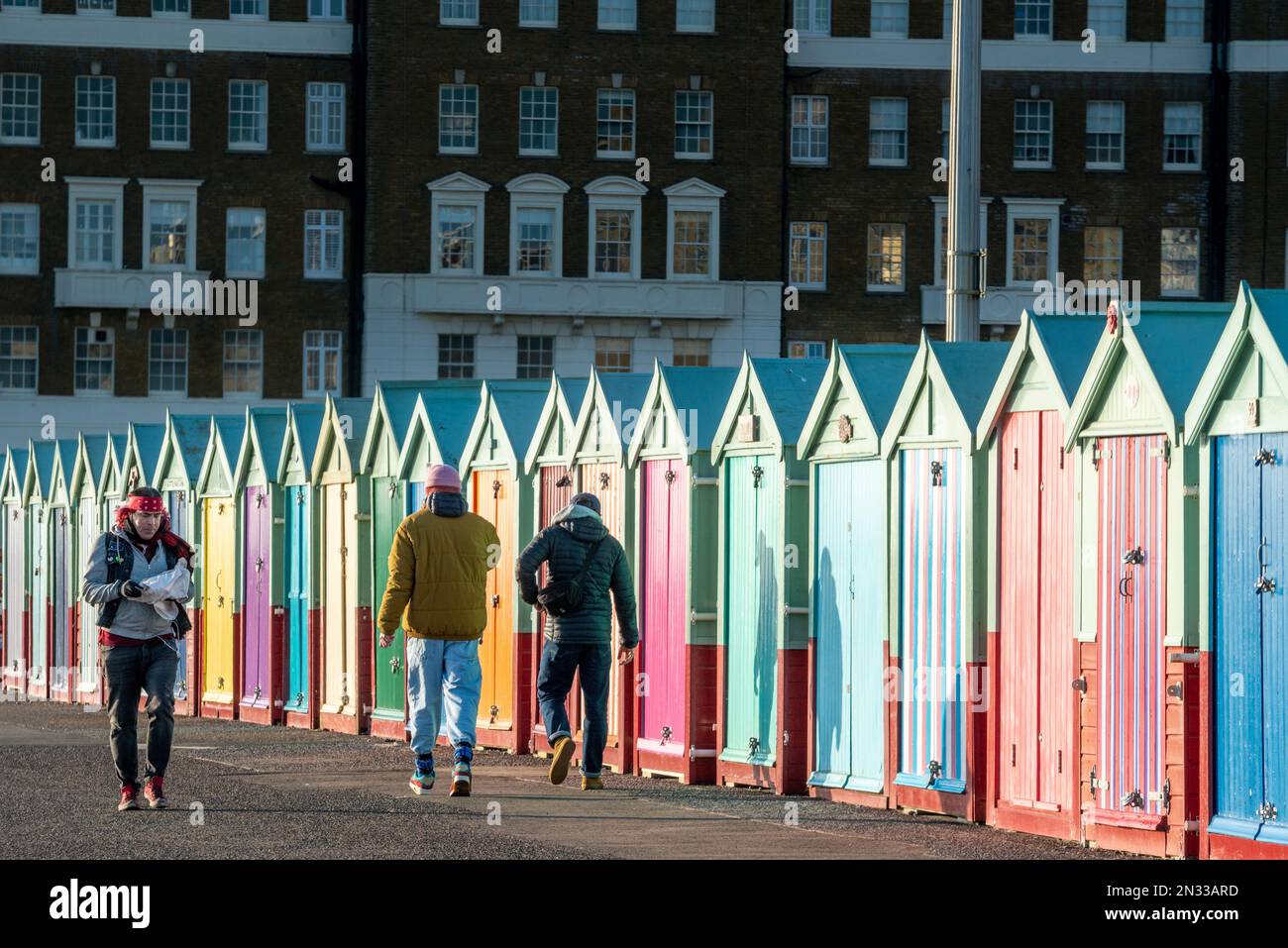 Brighton, 7th 2023 de febrero Disfrutando del sol de invierno de la