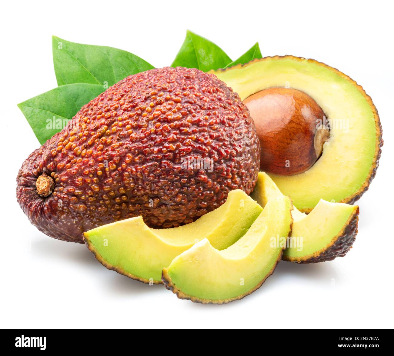 Frutas de aguacate Hass con hojas aisladas sobre fondo blanco