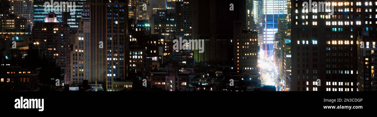 Una amplia y apretada fotografía de edificios del centro de la ciudad de Nueva York La foto tomada desde las Torres de Plata en Houston Ave. Foto de stock