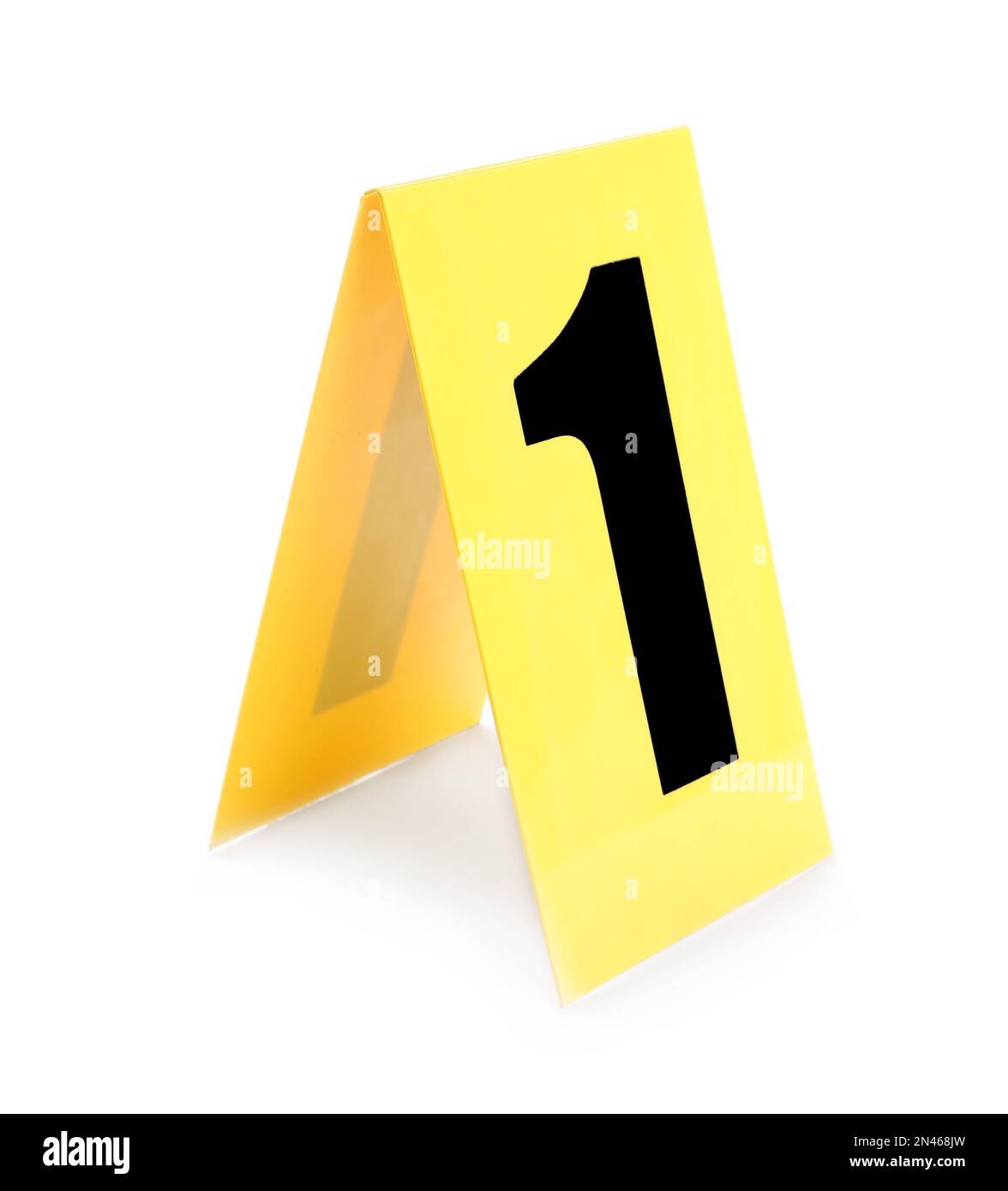 Marcador amarillo de la escena del crimen con el número uno sobre fondo