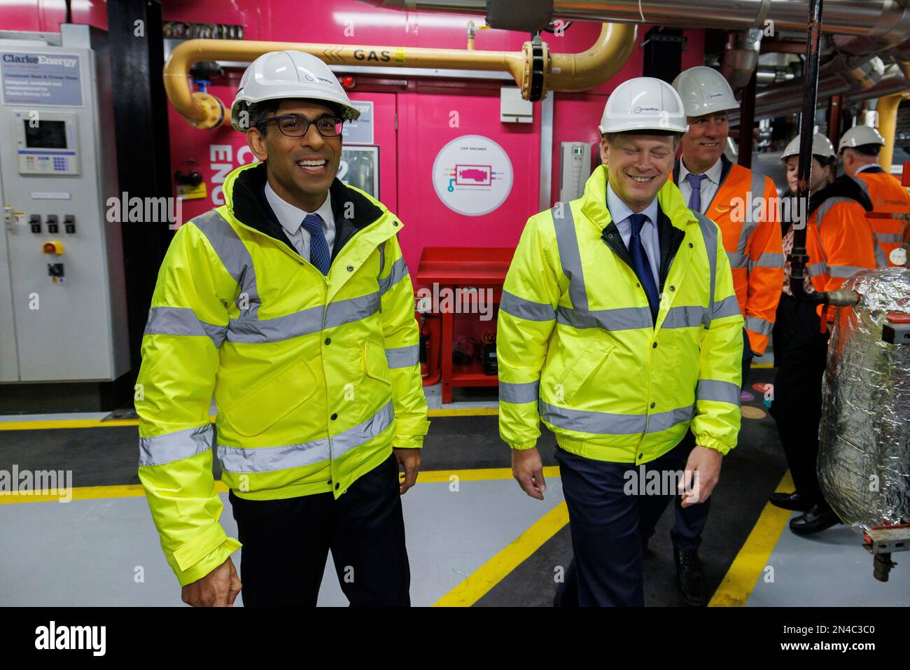 El primer ministro Rishi Sunak y el recién nombrado secretario de Estado para la Seguridad Energética y Net Zero Grant Shapps recorren las instalaciones. El primer ministro Rish Foto de stock