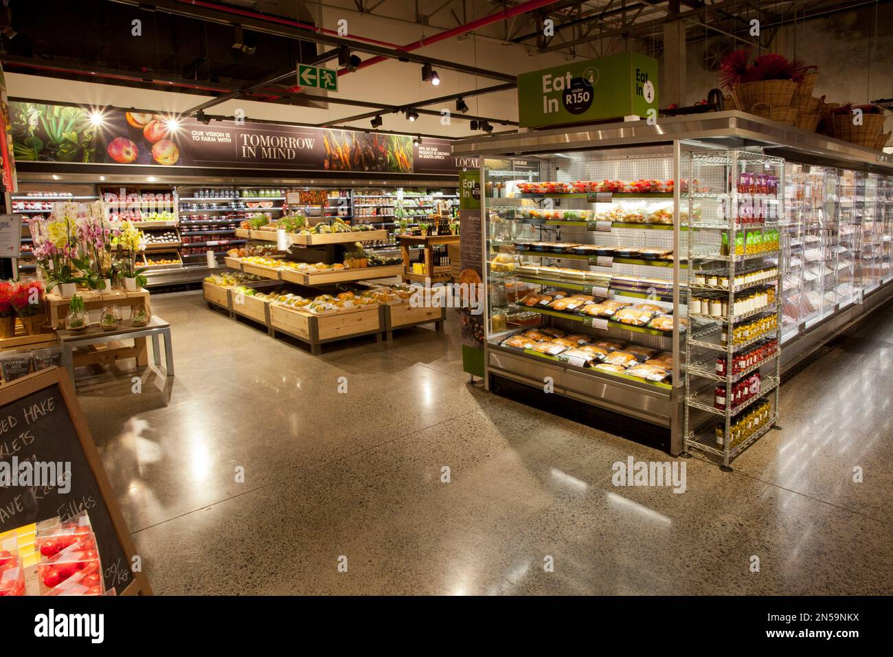 Woolworths comestibles en el mercado de alimentos Woolies, Table Bay Mall Foto de stock