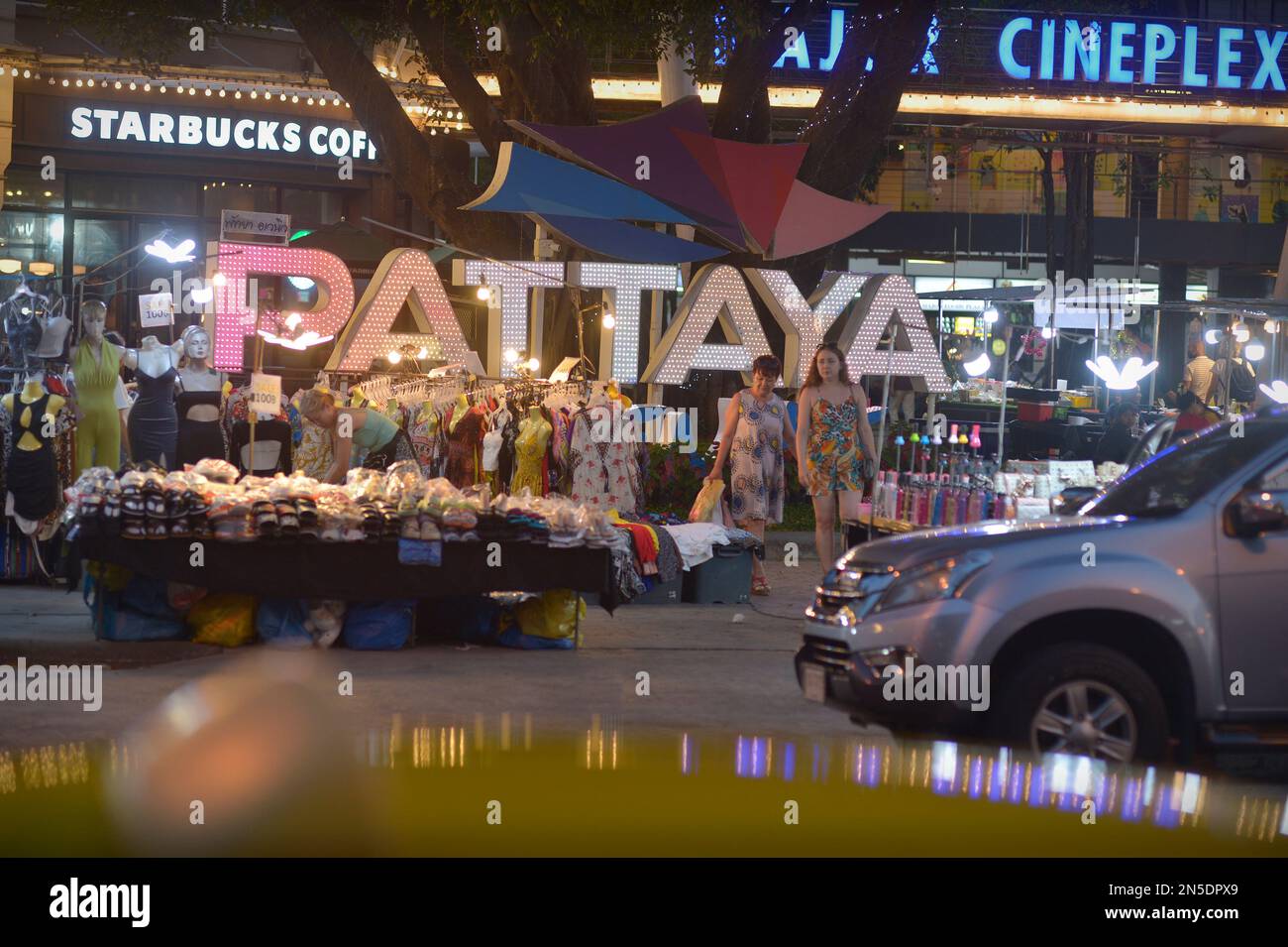 Mercado nocturno Segunda carretera Pattaya Tailandia Foto de stock