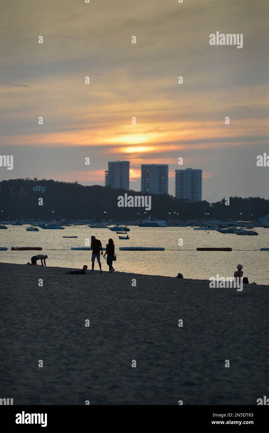 Sunset Pattaya Beach Tailandia Foto de stock