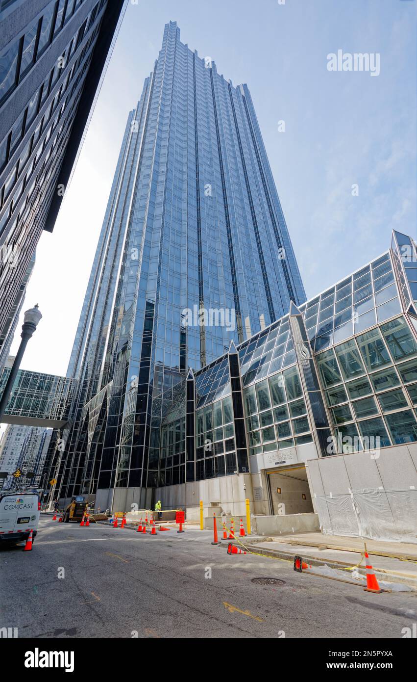 Pittsburgh Downtown: PPG Industries, el gigante del vidrio, construyó una casa gigante de vidrio en un complejo de seis edificios de inspiración gótica al sur de Market Square. Foto de stock