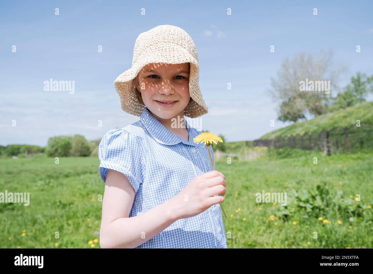 Sombrero trenzado fotografías e imágenes de alta resolución - Alamy