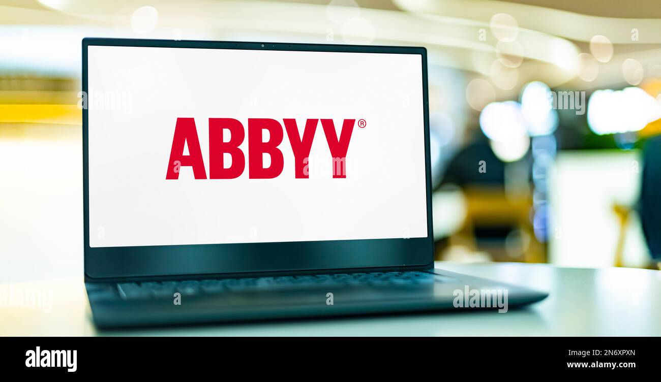 POZNAN, POL - 28 DE JUNIO de 2022: Computadora portátil que muestra el logotipo de ABBYY FineReader PDF, una aplicación de reconocimiento óptico de caracteres (OCR) desarrollada por A. Foto de stock