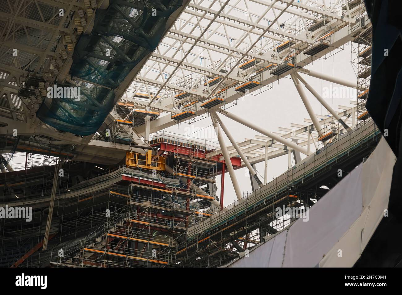 Construcción y mejora del mayor estadio de fútbol de España, detalle de construcción de Santiago Bernabéu - Real Madrid Foto de stock