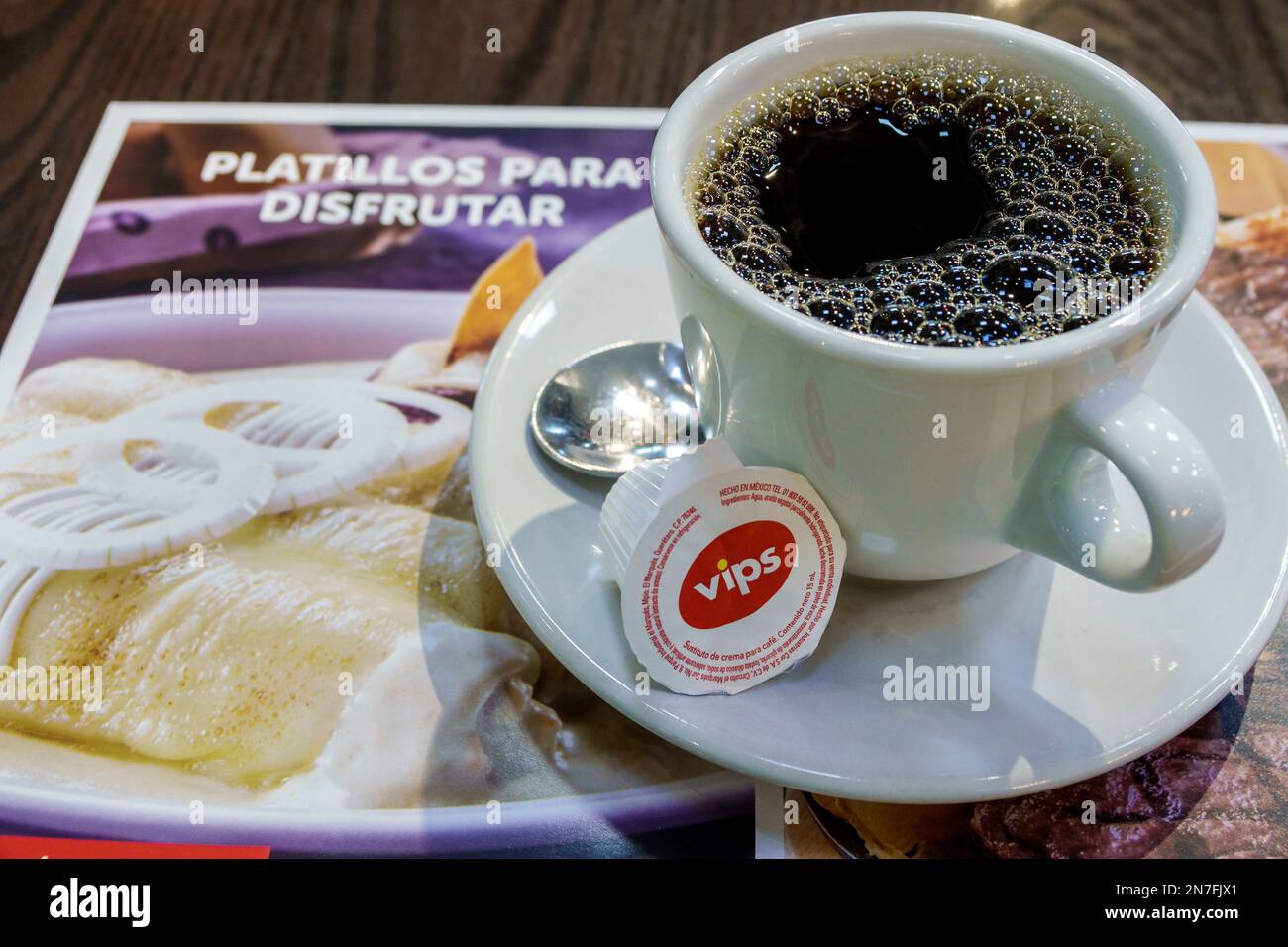 Ciudad de México, Central de Autobuses del Norte, Estación de Autobuses del Norte, Vips taza llena de burbujas de café, interior interior interior, restaurantes de restaurante, cena Foto de stock