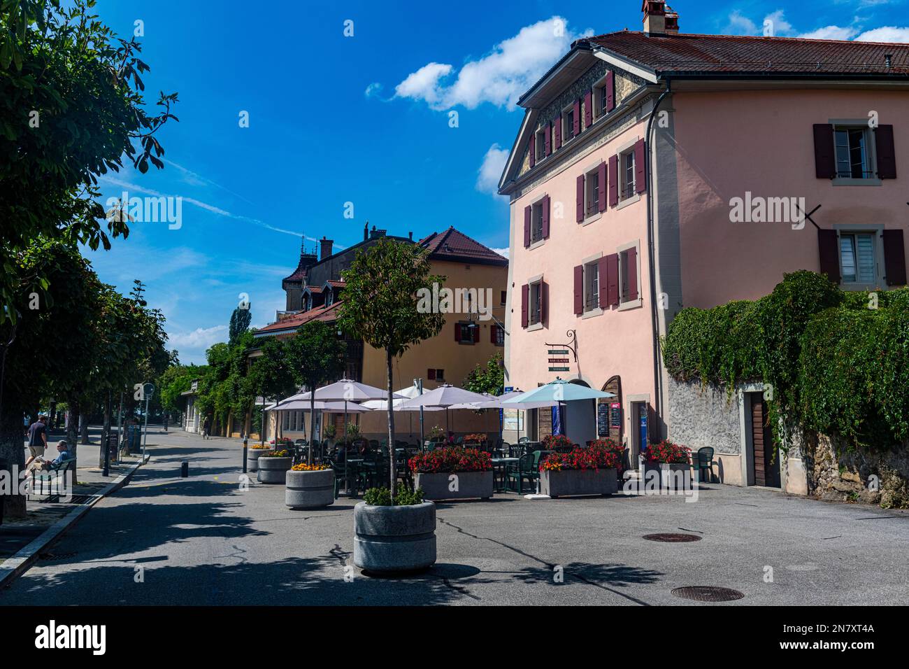 Ciudad histórica Lutry en el sitio de la UNESCO Lavaux viñedos terrazas, lago de Ginebra, Suiza Foto de stock