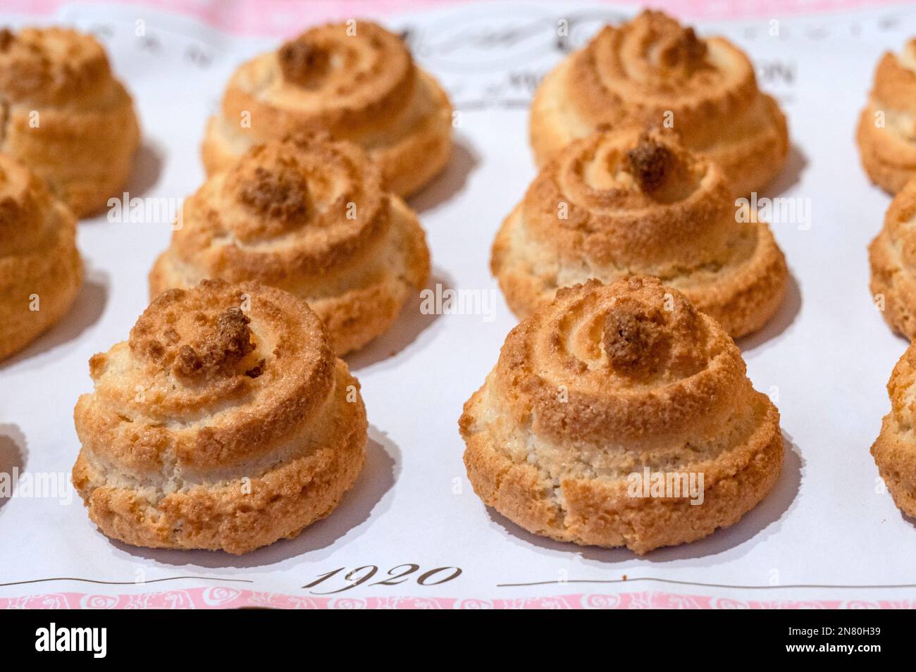 El Macaron de Montmorillon, un tipo de galletas de macaron típicas de Montmorillon en el Poitou de Francia Foto de stock