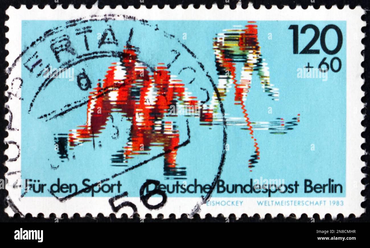 ALEMANIA - CIRCA 1983: Un sello impreso en Alemania muestra hockey sobre hielo, Campeonato Mundial de Hockey sobre hielo, Dusseldorf, Dortmund Munich, circa 1983 Foto de stock