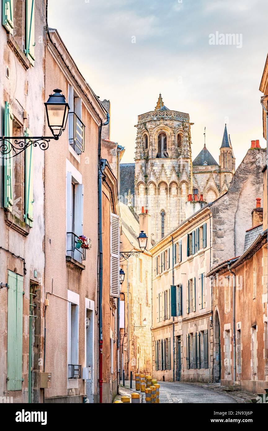 La Grande Rue en el casco antiguo de Poitiers, capital del departamento
