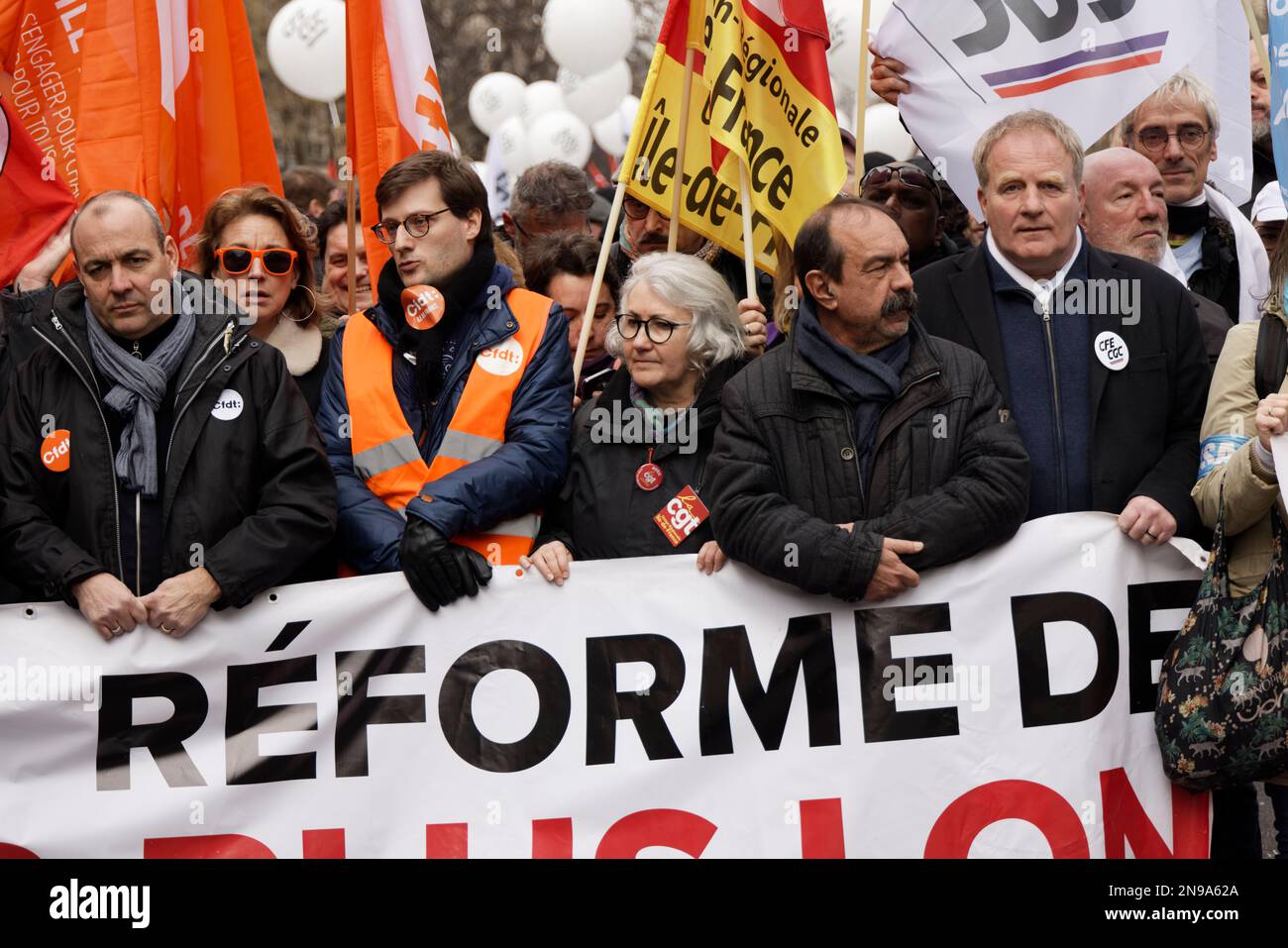 París, Francia. 11th de febrero de 2023. Laurent Berger (CFDT), Philippe Martínez (CGT) y François Hommeril asisten a la manifestación contra la reforma de las pensiones. Foto de stock